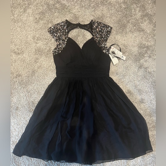 Formal Dress - Picture 1 of 3